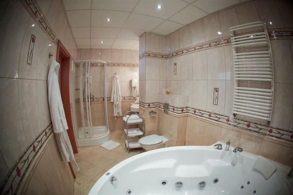 Hotel Classic Жешов Екстериор снимка
